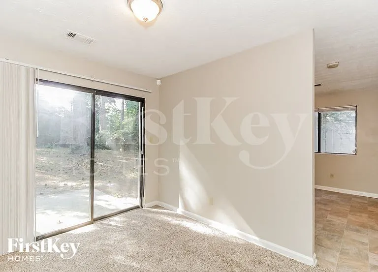 5211 Scarbrough Ln — Photo 5