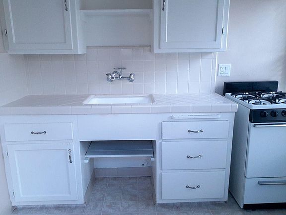 2nd image of 1559 N Hill Ave APT 24
