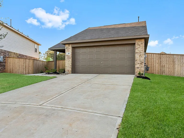 318 Harbor Bend Ct — Photo 2