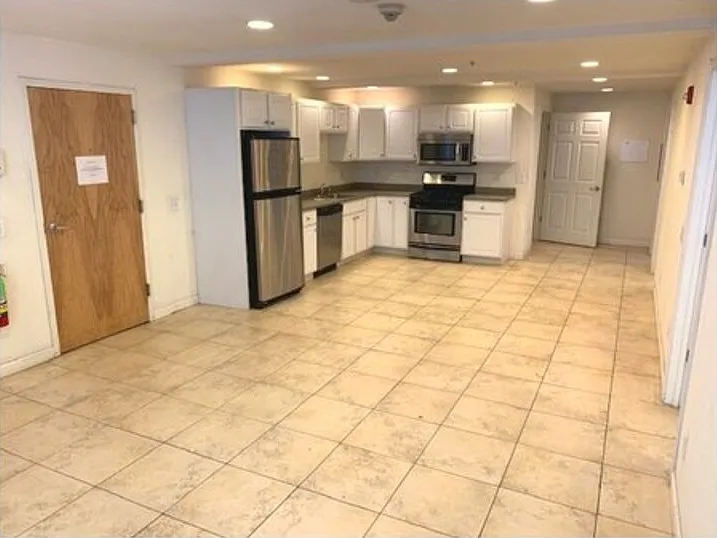 3 bed, 1.0 bath, $3,180 — Photo 2