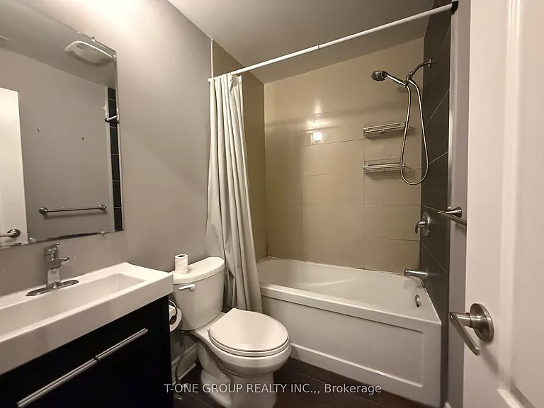 1558 Queen St W #B — Photo 6
