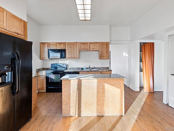 4th image of 104 E Park Avenue