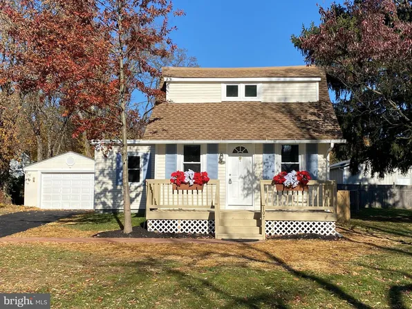 107 3rd St, Mount Holly, NJ 08060