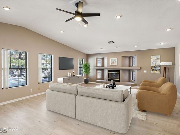 5th image of 1520 Bridle Dr