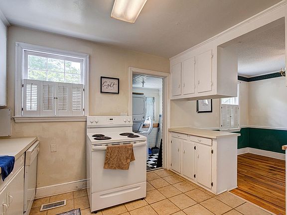 3rd image of 1107 Balsam Rd
