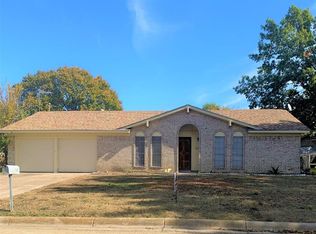1107 Johnson St, Benbrook, TX 76126