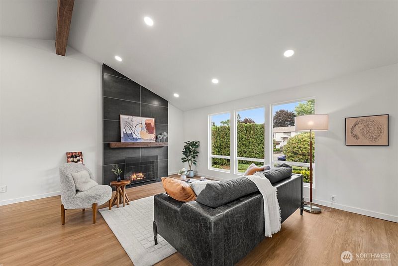 2nd image of 4303 NE 24th Street