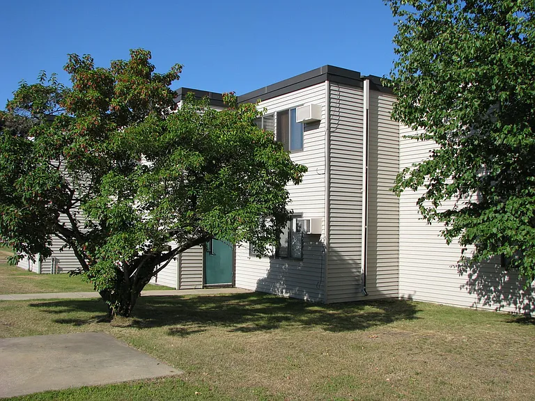 Lakeside Manor Apartments — Photo 6