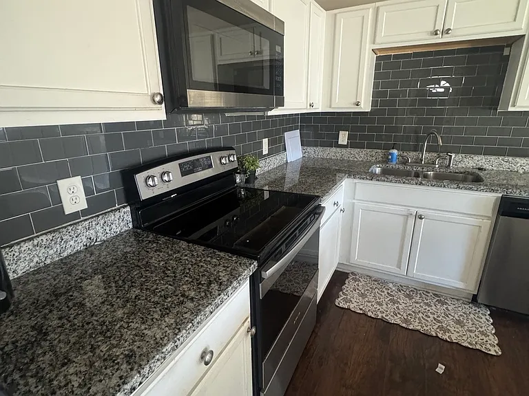 5205 Heather Ln — Photo 4