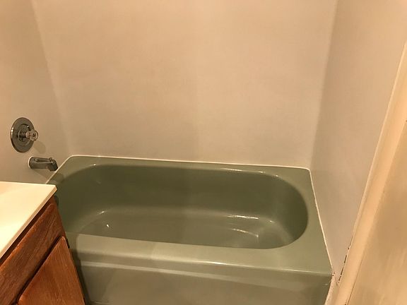 3rd image of 819 Nob Hill Ave N APT 105