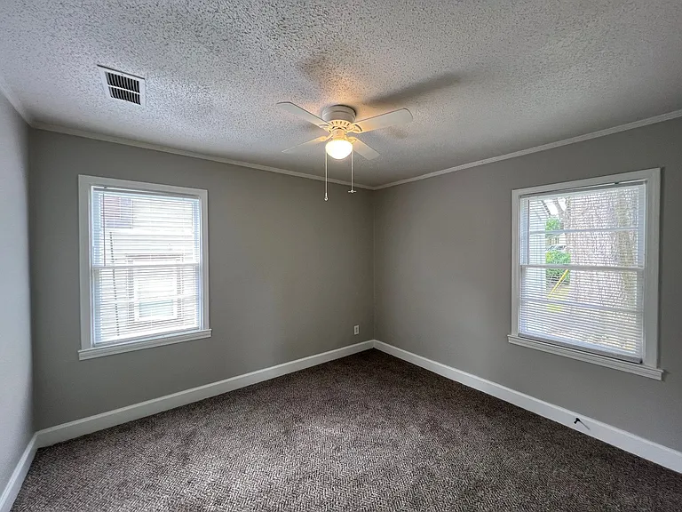 2727 Henley Dr — Photo 6