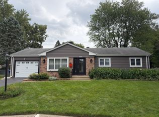 303 Lee Ct, Crystal Lake, IL 60014