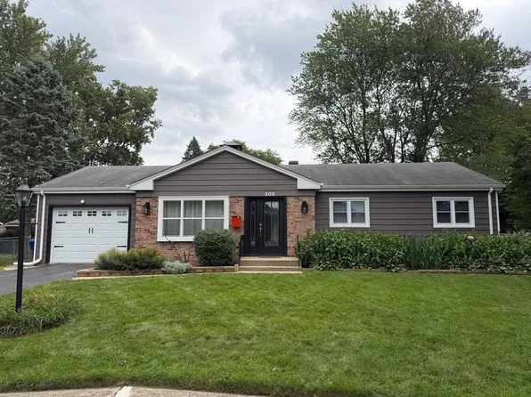303 Lee Ct, Crystal Lake, IL 60014