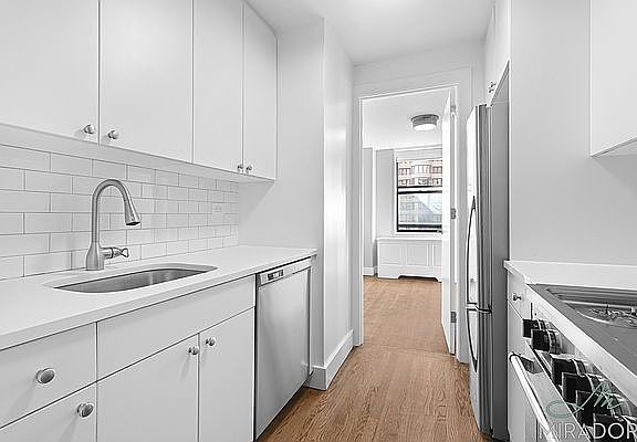5th image of 330 E 39th St APT 14C