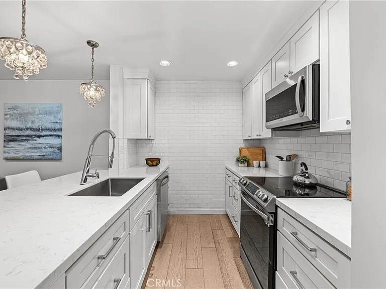 5257 Radford Ave #101 — Photo 6