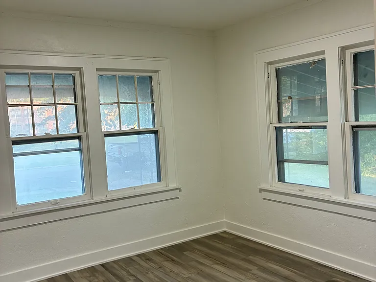 1834 N Market Ave — Photo 14