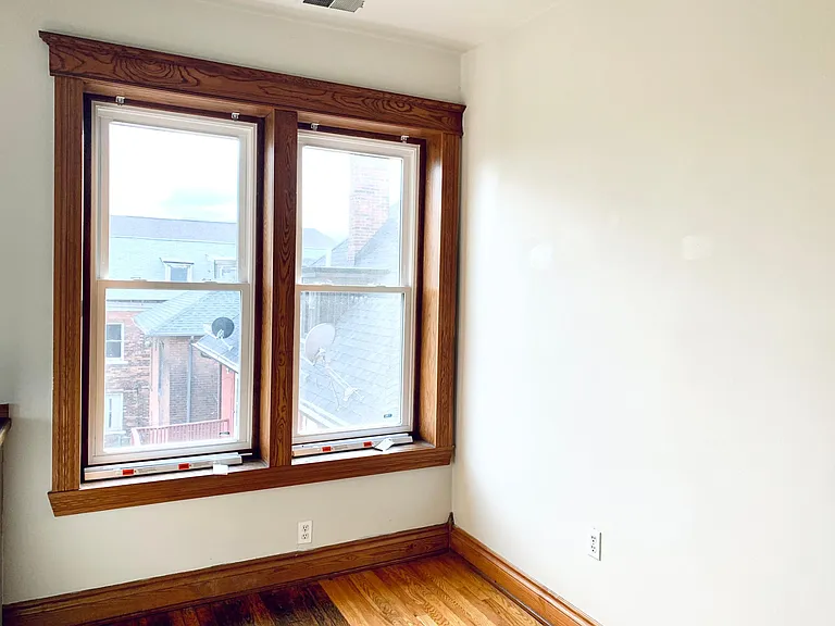 560 E Kirby St — Photo 10