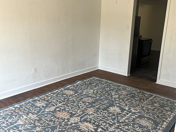 2nd image of 2425 Jeanette St
