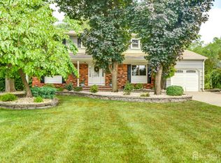 3 Oakey Dr, Kendall Park, NJ 08824
