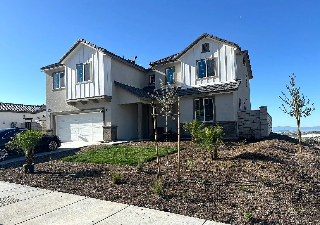5 bed, 2585 sqft, $5,200 — Photo 4