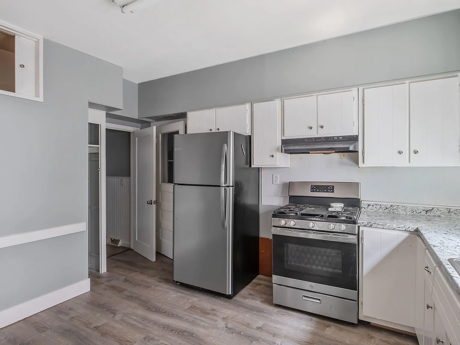 2 bed, 1.0 bath, 1954 sqft, $1,400 — Photo 2