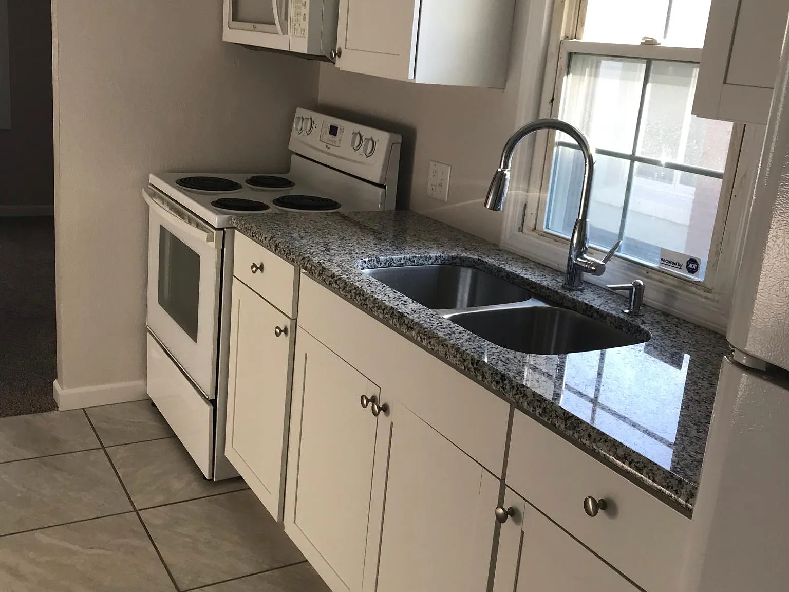 3218 Inverness Ave — Photo 3