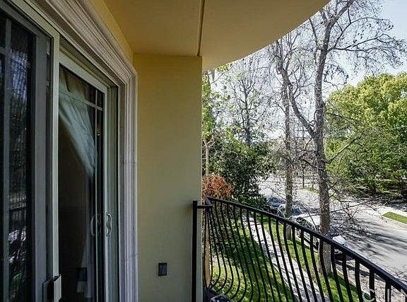 3rd image of 5312 Hermitage Ave #206