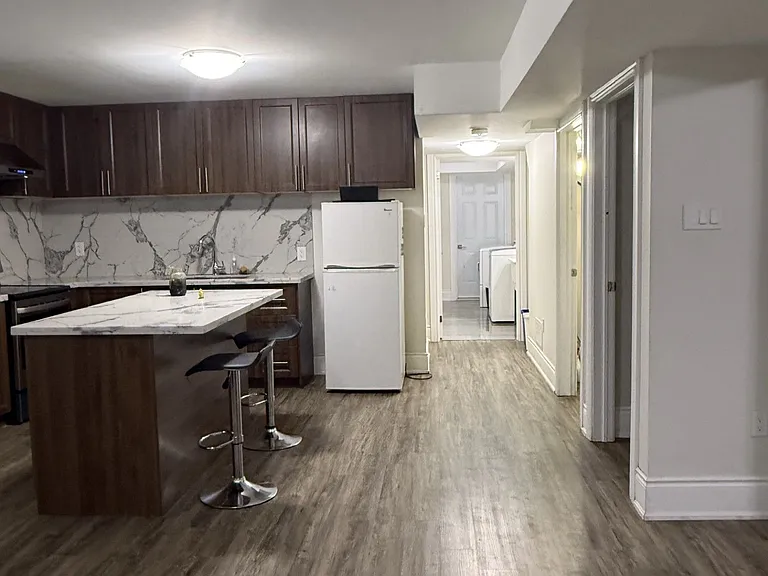 25 Westbourne Ave #BASEMENT — Photo 6