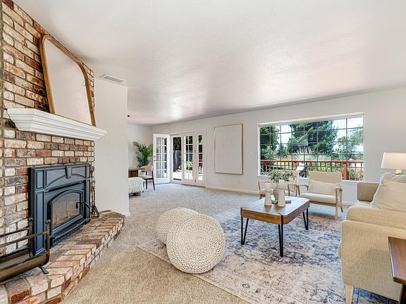 2nd image of 829 Rigsby Lane