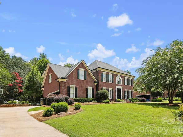 8507 Brownes Pond Ln, Charlotte, NC 28277
