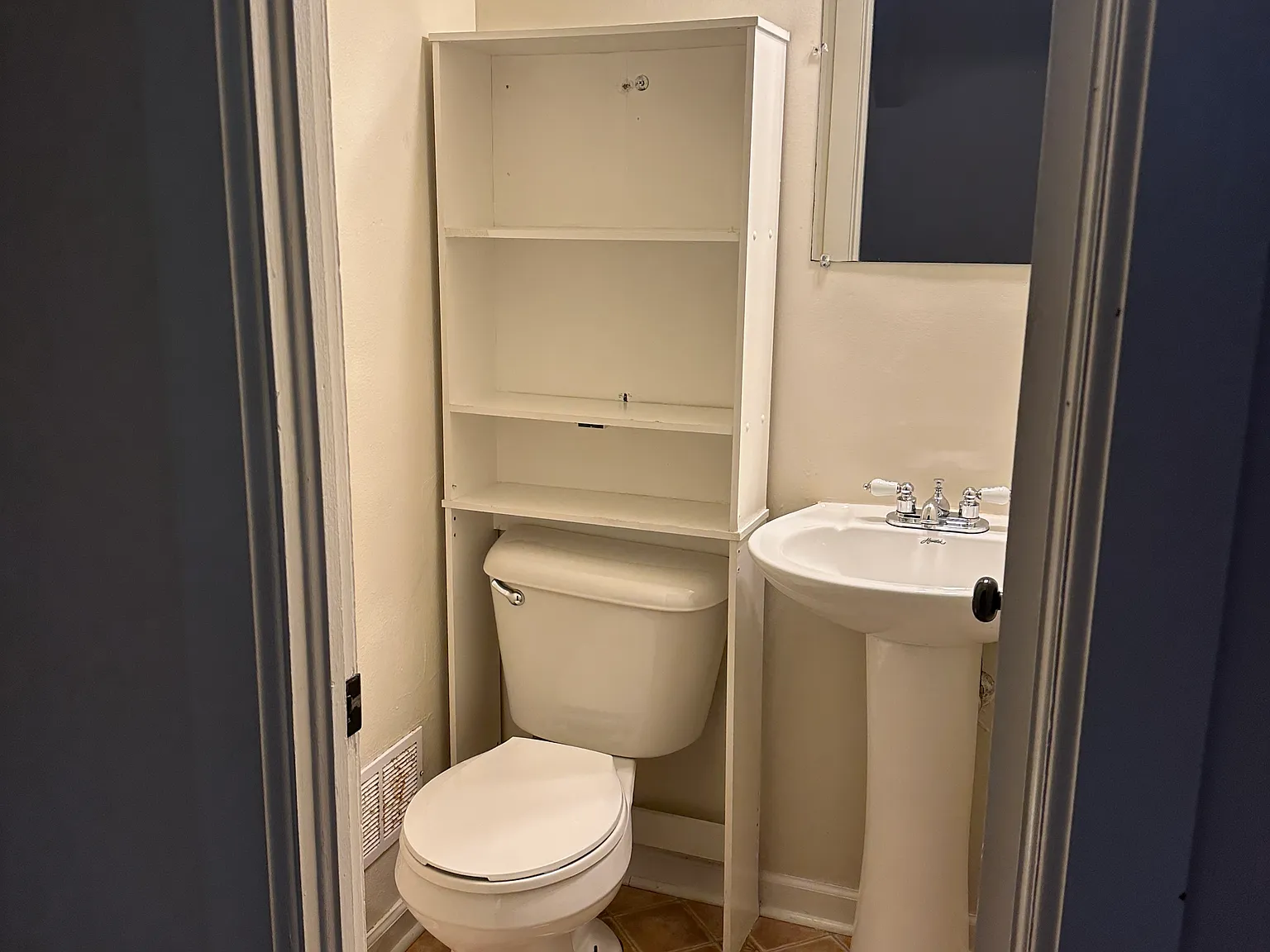 3 bed, 1.5 bath, 1900 sqft, $1,500 — Photo 4