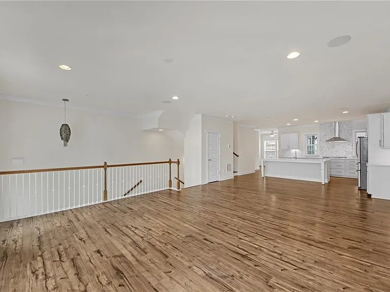 860 Stonehill Ln — Photo 7