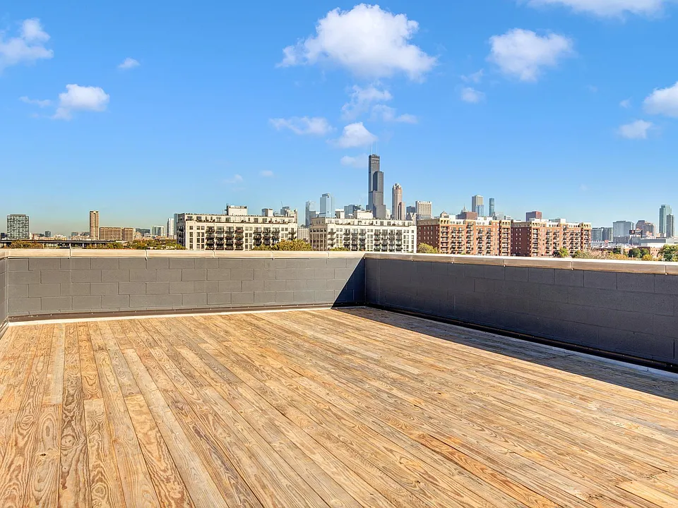 Amazing skyline views from rooftop deck!