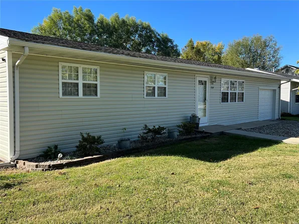 204 E North St, Bunker Hill, IL 62014