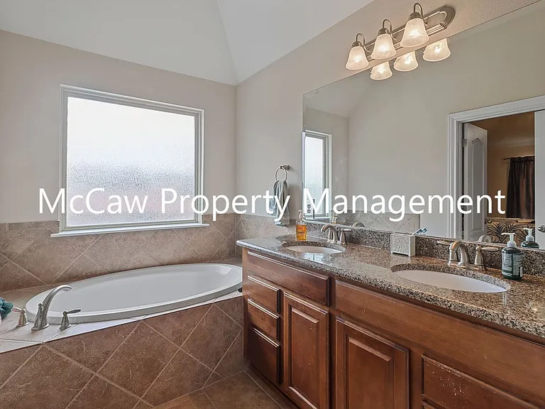 2438 Sunderland Ln — Photo 13