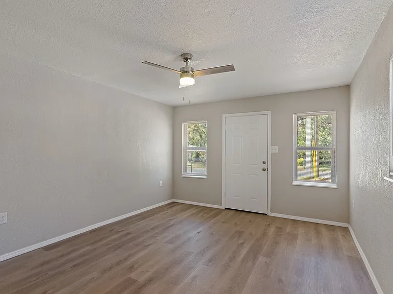 1422 N Tremain St #1424 — Photo 4