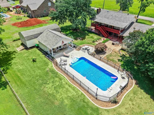 233 W Limestone Rd, Hazel Green, AL 35750