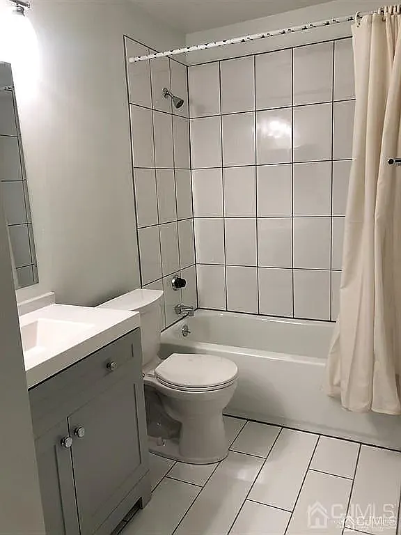 1 bed, 775 sqft, $1,950 — Photo 1