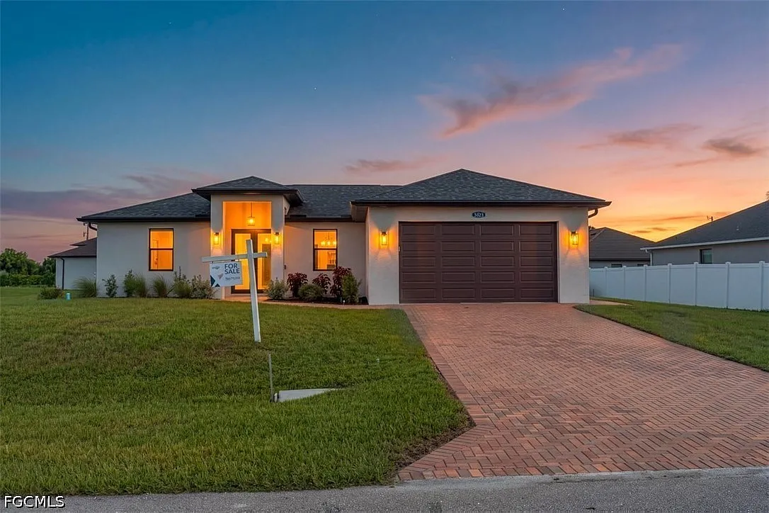 3 bed, 2.0 bath, 1387 sqft, $2,200 — Photo 1