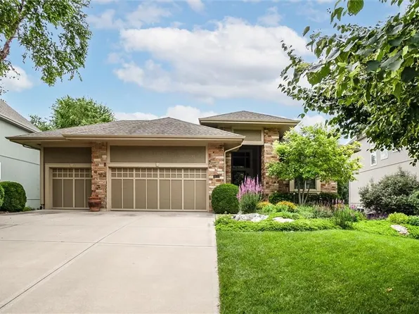 9111 W 157th Ter, Overland Park, KS 66221