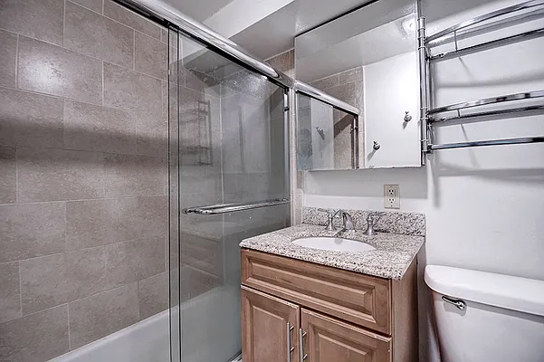 Rented by Urbane Brokerage | media 8