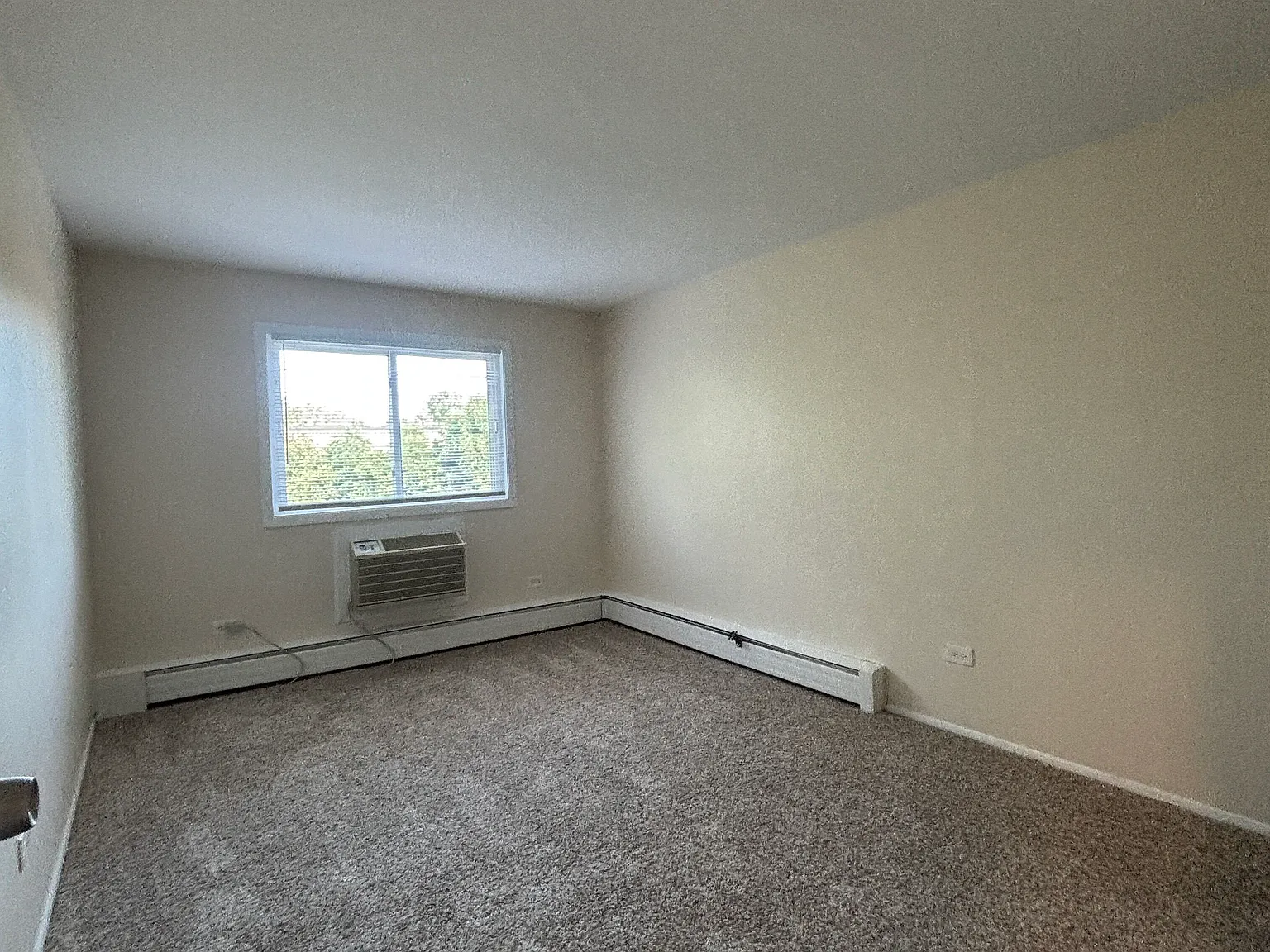 2 bed, 1.0 bath, $1,885 — Photo 4