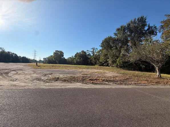 2211 Simmons Dr, Orange, TX 77630