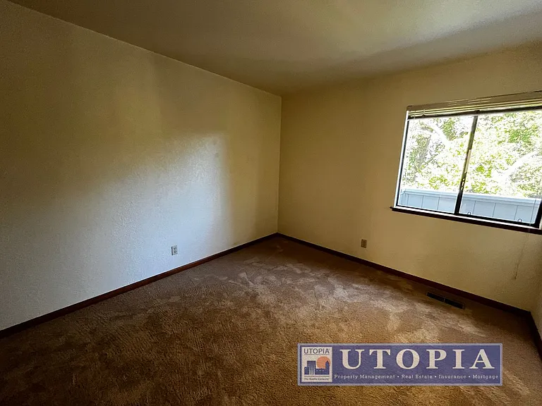 2726 Hampton Ln — Photo 34