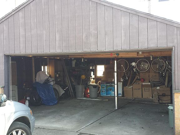 2.5 stall garage Plenty of room for hobby area and storage for extra toys