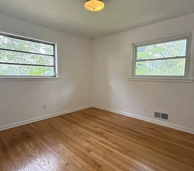 2407 Summerland Dr — Photo 9