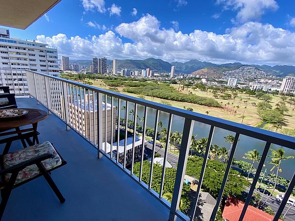 Enjoy your favorite beverage from our Lanai while overlooking gorgous views of Ala-Wai canal, the golf course and the mountains.