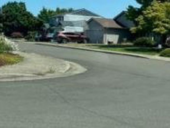 Exterior Neighborhood (street photo)