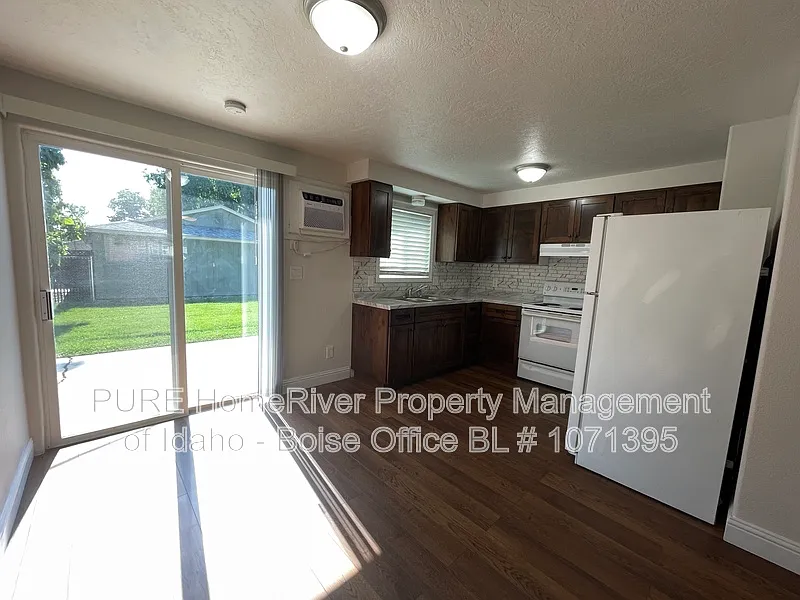 2 bed, 1.0 bath, 800 sqft, $1,250 — Photo 3