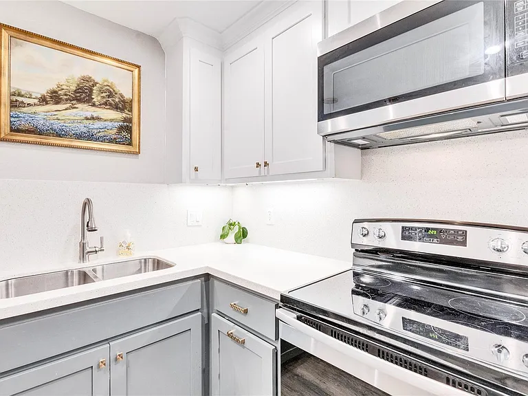 2450 Wickersham Ln #M1308 — Photo 7